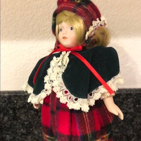 Beautiful vintage doll Christmas outfit porcelain - Picture 3 of 8